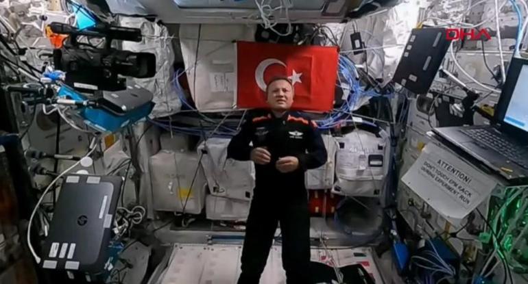 Bakan Kacır Gezeravcı ile görüştü... Türkiye'nin ilk astronotu deneyimlerini anlattı